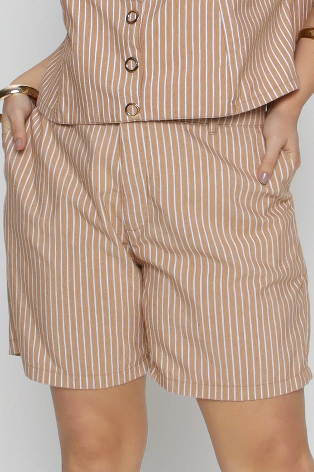Shorts Listrado Mais Gata Ocre